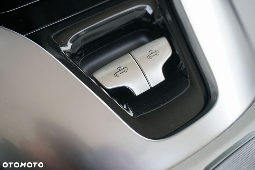 Mercedes-Benz SL - 32