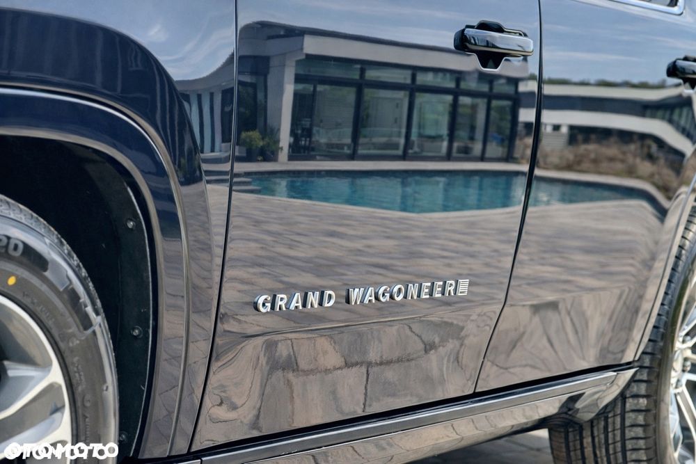 Jeep Grand Wagoneer - 3