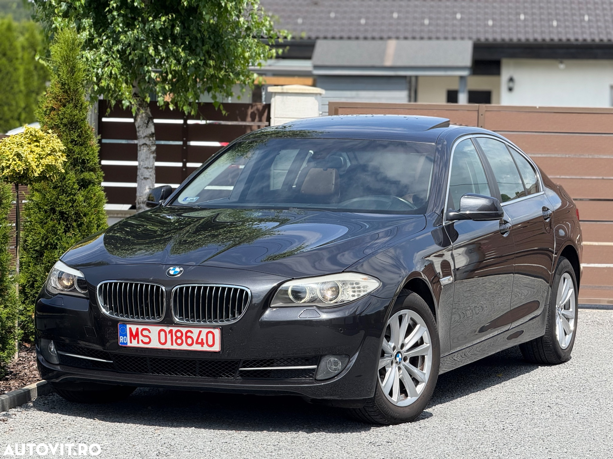 BMW Seria 5 520d Aut. Modern Line - 2