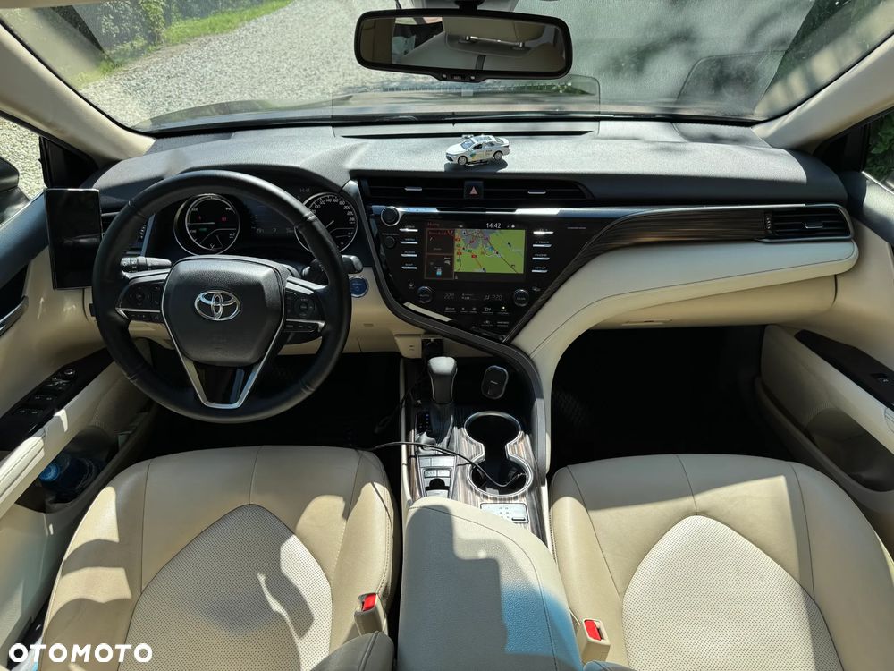 Toyota Camry 2.5 Hybrid Executive CVT - 12