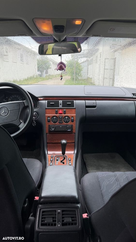 Mercedes-Benz E - 11