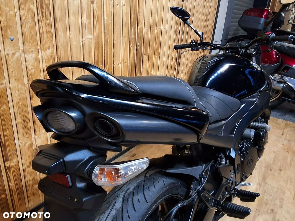 Suzuki GSR - 6