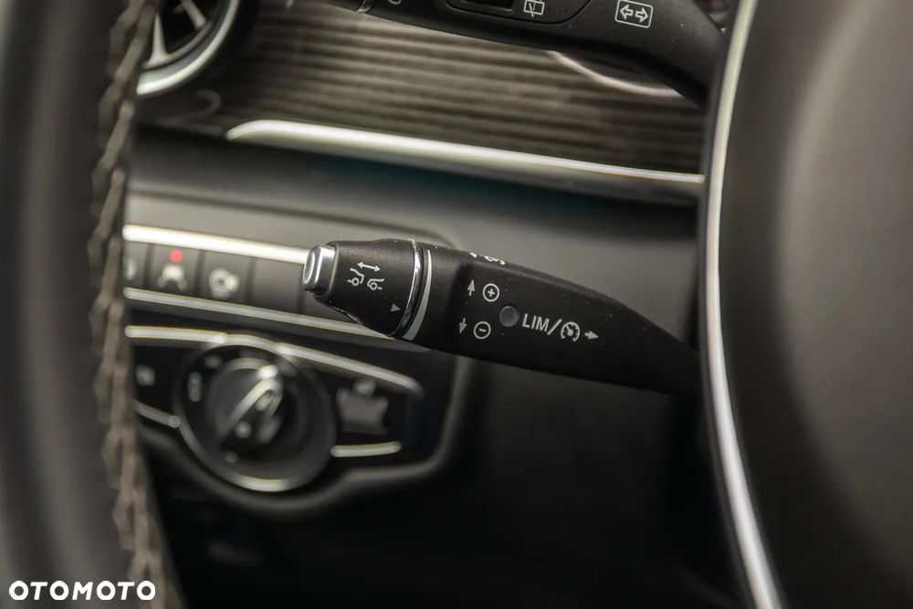 Mercedes-Benz Klasa V 300 d extralang 4Matic 9G-TRONIC Avantgarde - 27