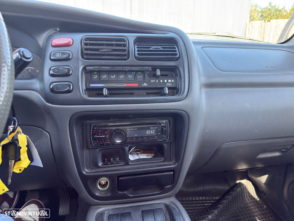 Suzuki Grand Vitara Metal Top 2.0 TDi - 6