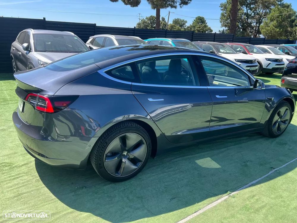 Tesla Model 3 - 8