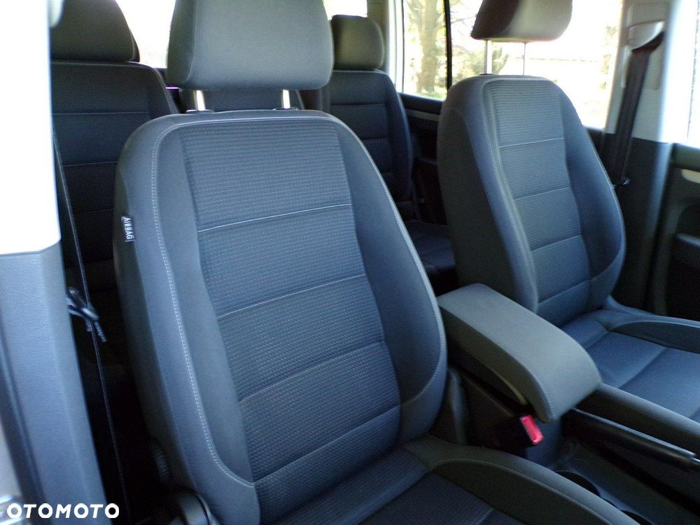 Volkswagen Touran - 28