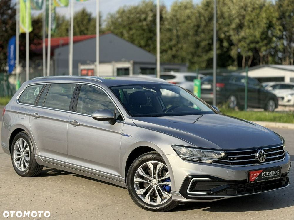 Volkswagen Passat - 1