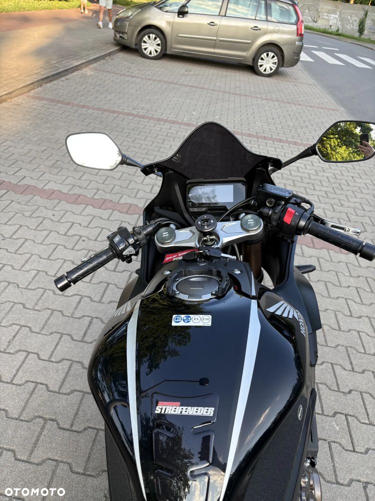 Honda CBR - 6