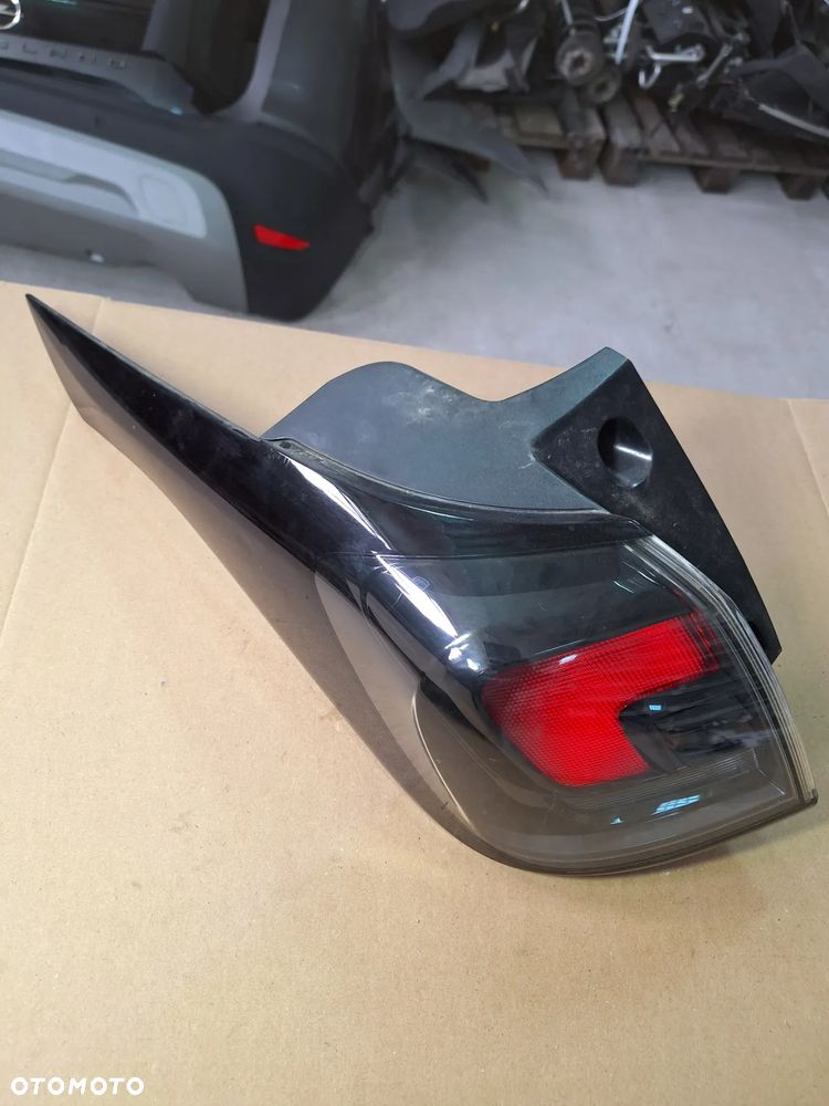 OPEL CROSSLAND lift  21R lampa prawa lewa  tył w błotnik - 11