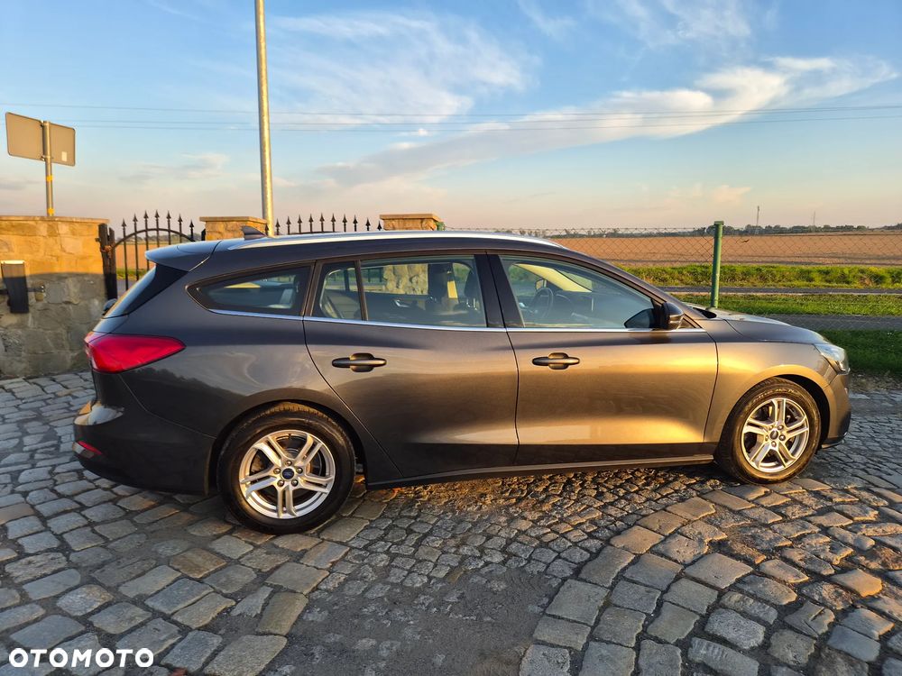 Ford Focus 1.0 EcoBoost Titanium - 29