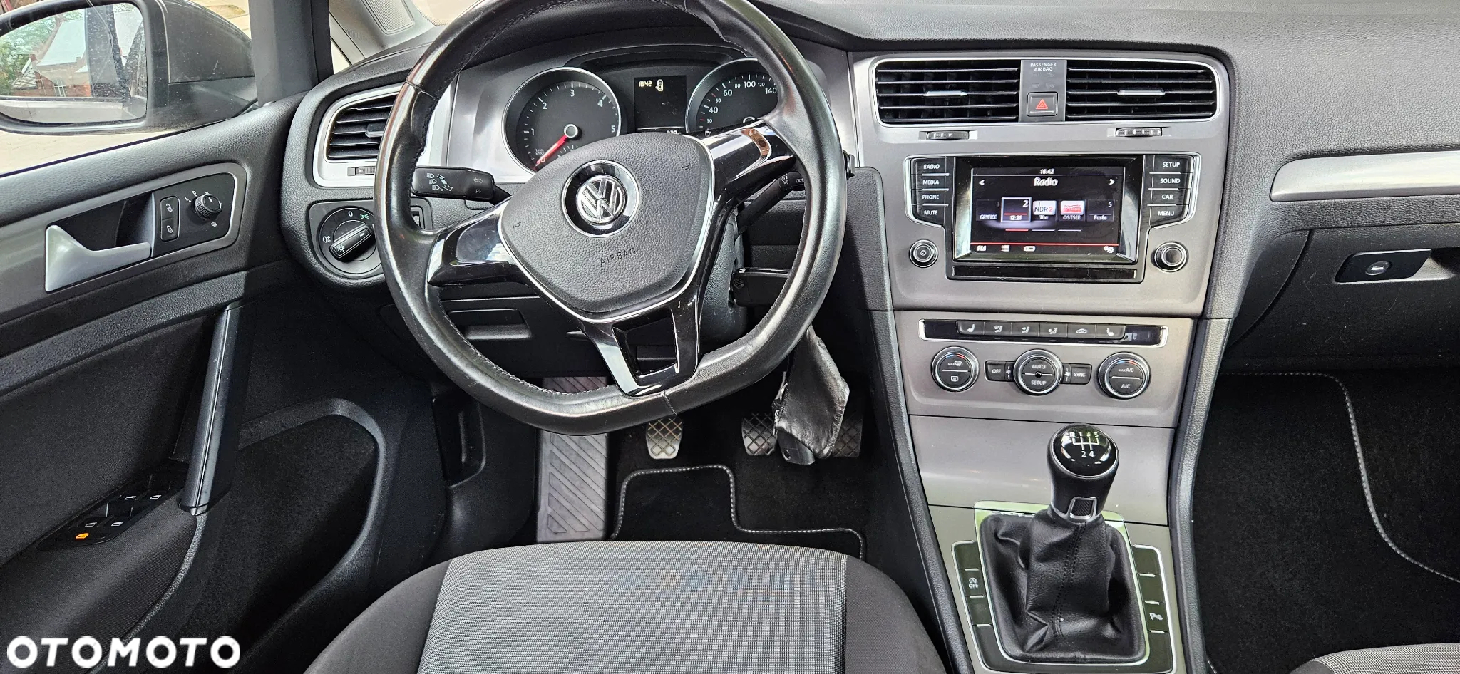 Volkswagen Golf VI 1.6 TDI BlueMot Comfortline - 3