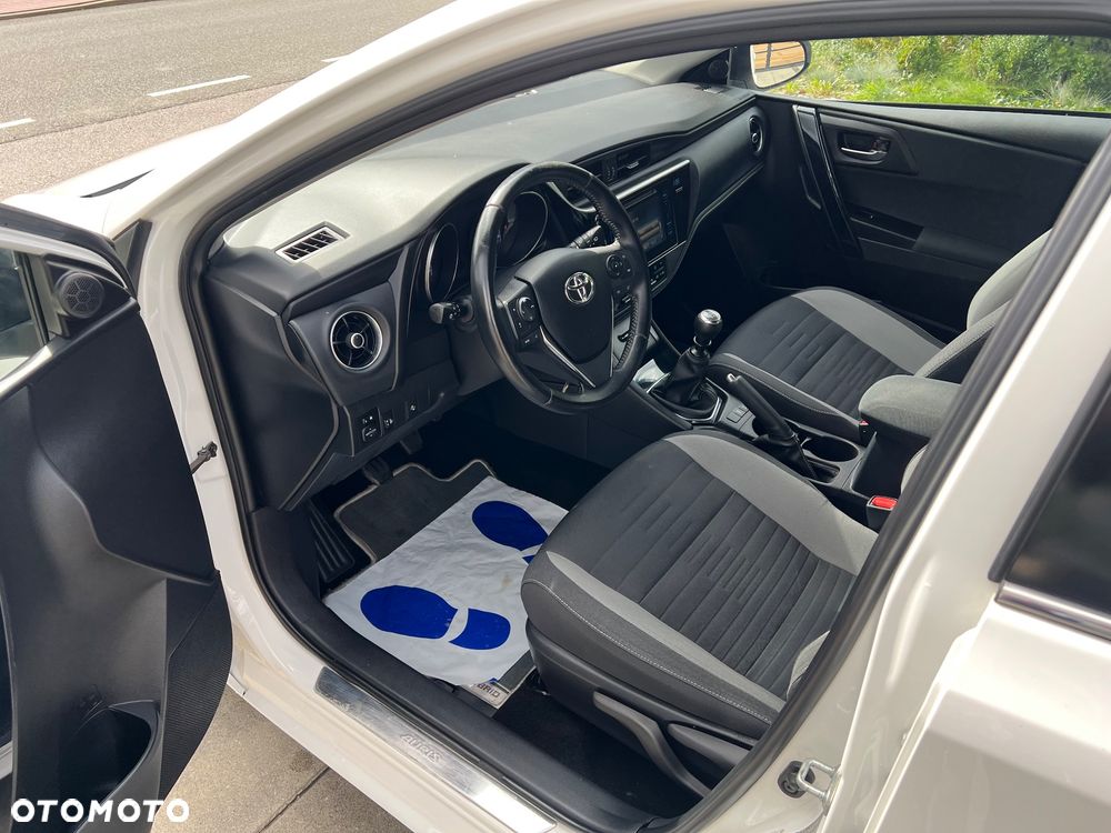 Toyota Auris 1.6 D-4D Executive - 9