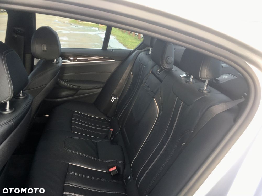 BMW Seria 5 540i GPF xDrive Luxury Line - 32