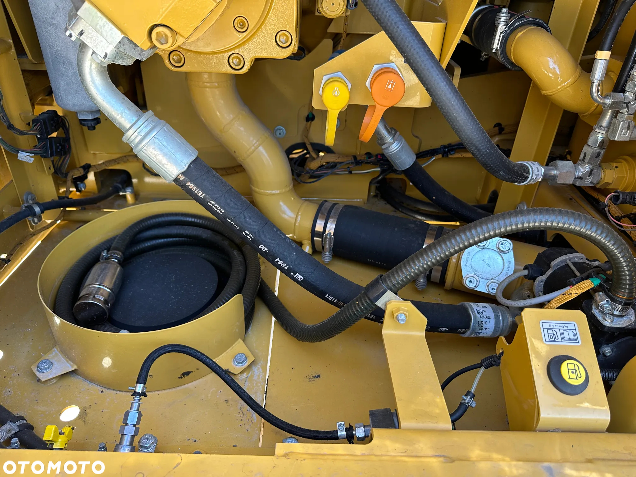 Caterpillar 323 - 27