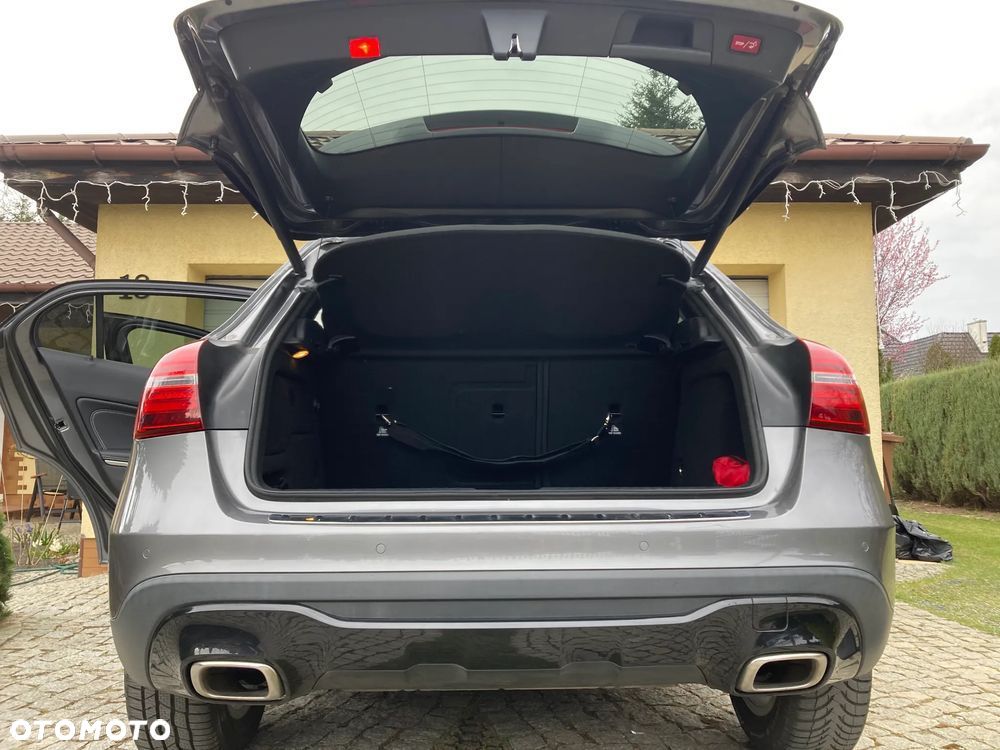 Mercedes-Benz GLA 220 4Matic 7G-DCT - 13