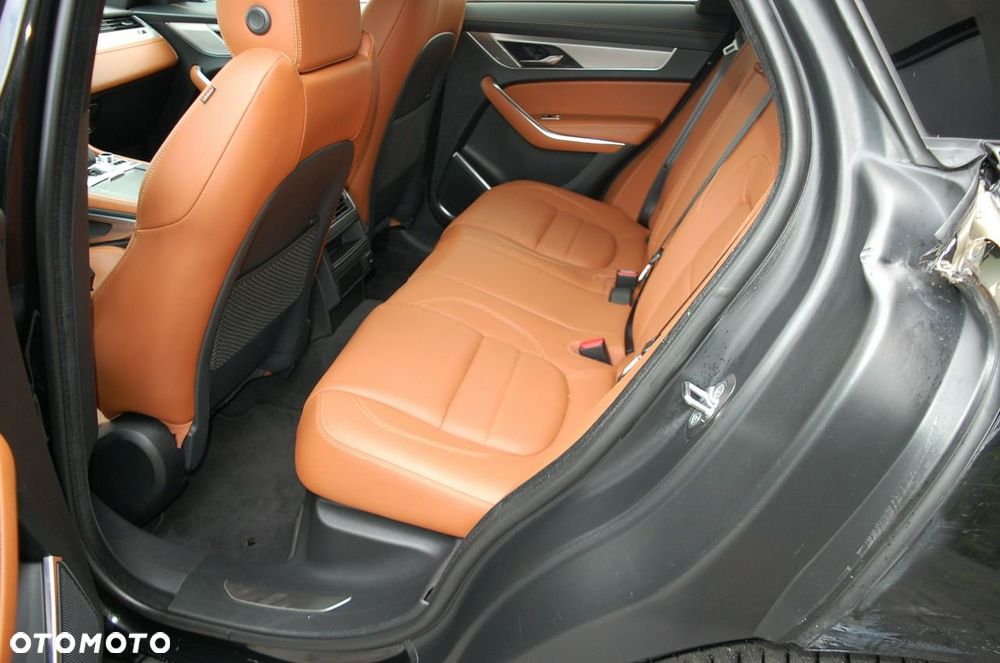 Jaguar F-Pace - 26