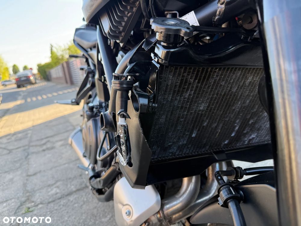 Yamaha MT - 19