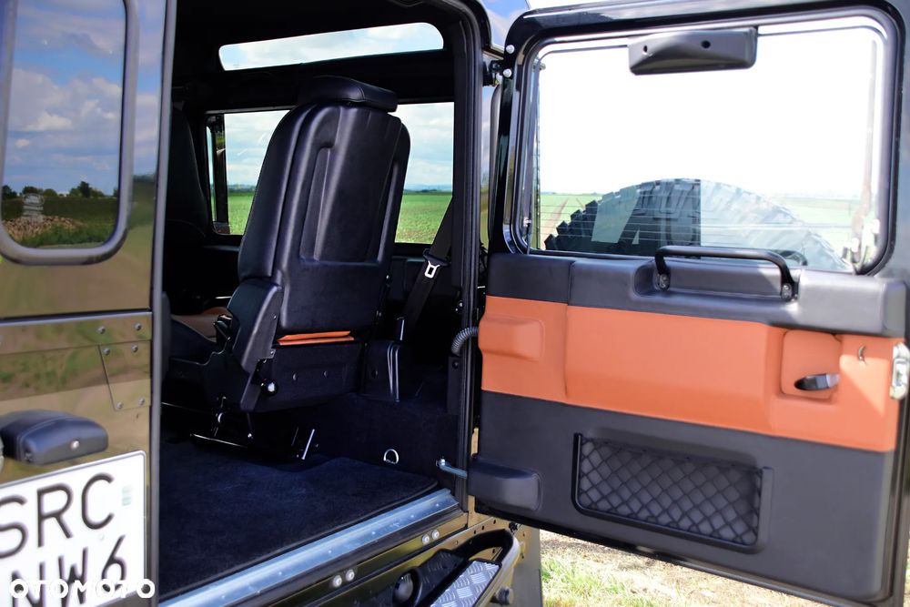 Land Rover Defender - 21
