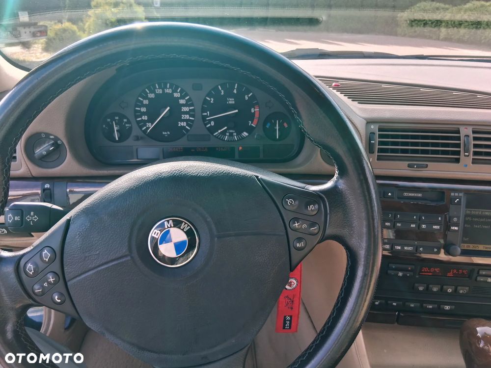 BMW Seria 7 - 38