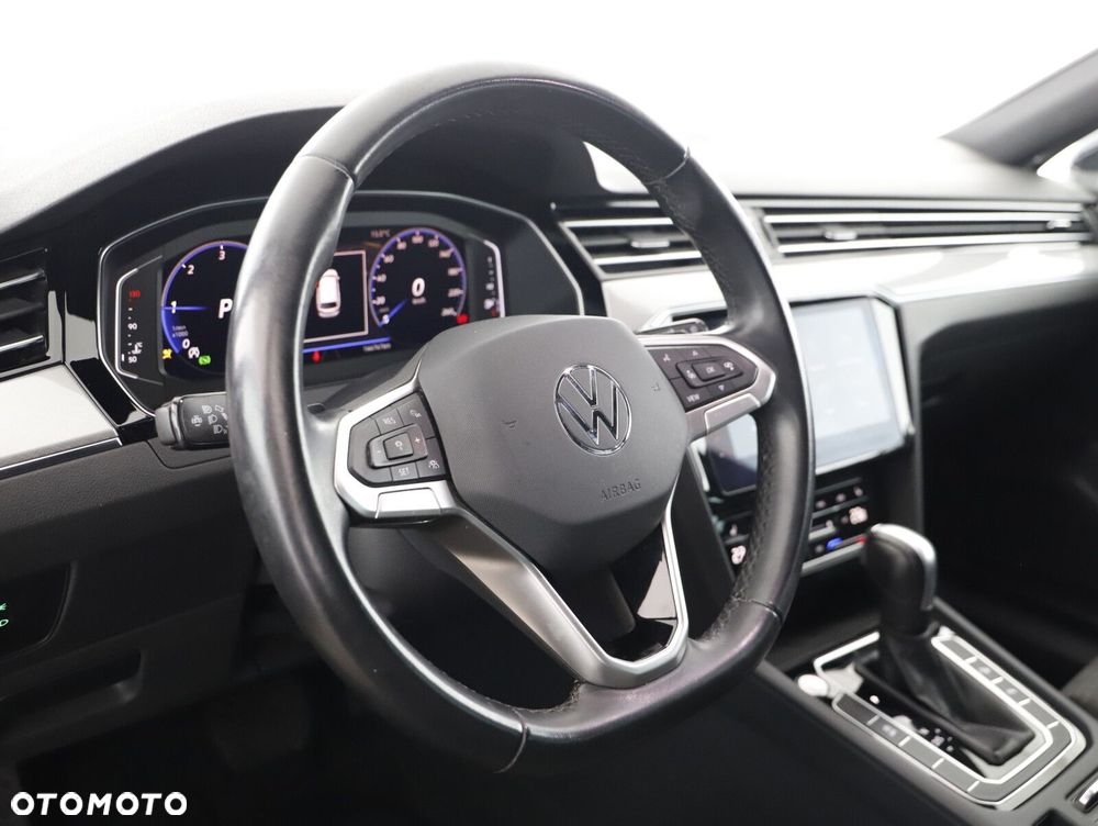 Volkswagen Passat - 13