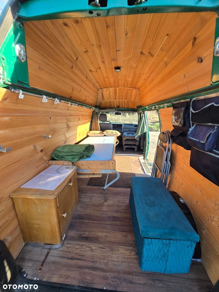 Volkswagen Transporter - 2