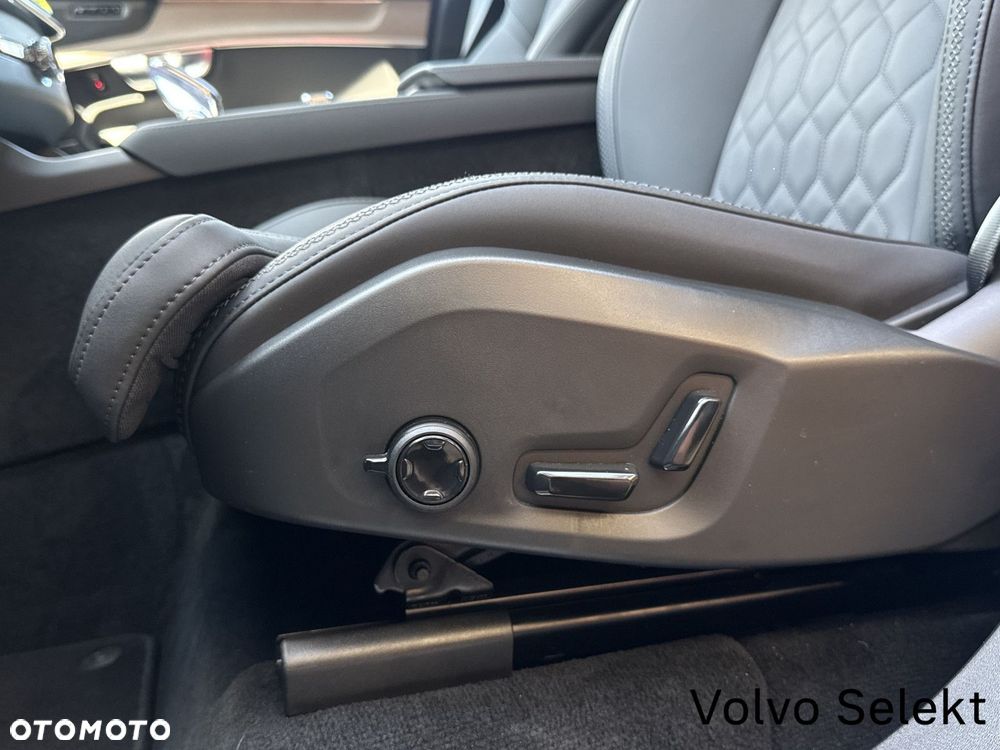 Volvo XC 90 - 22