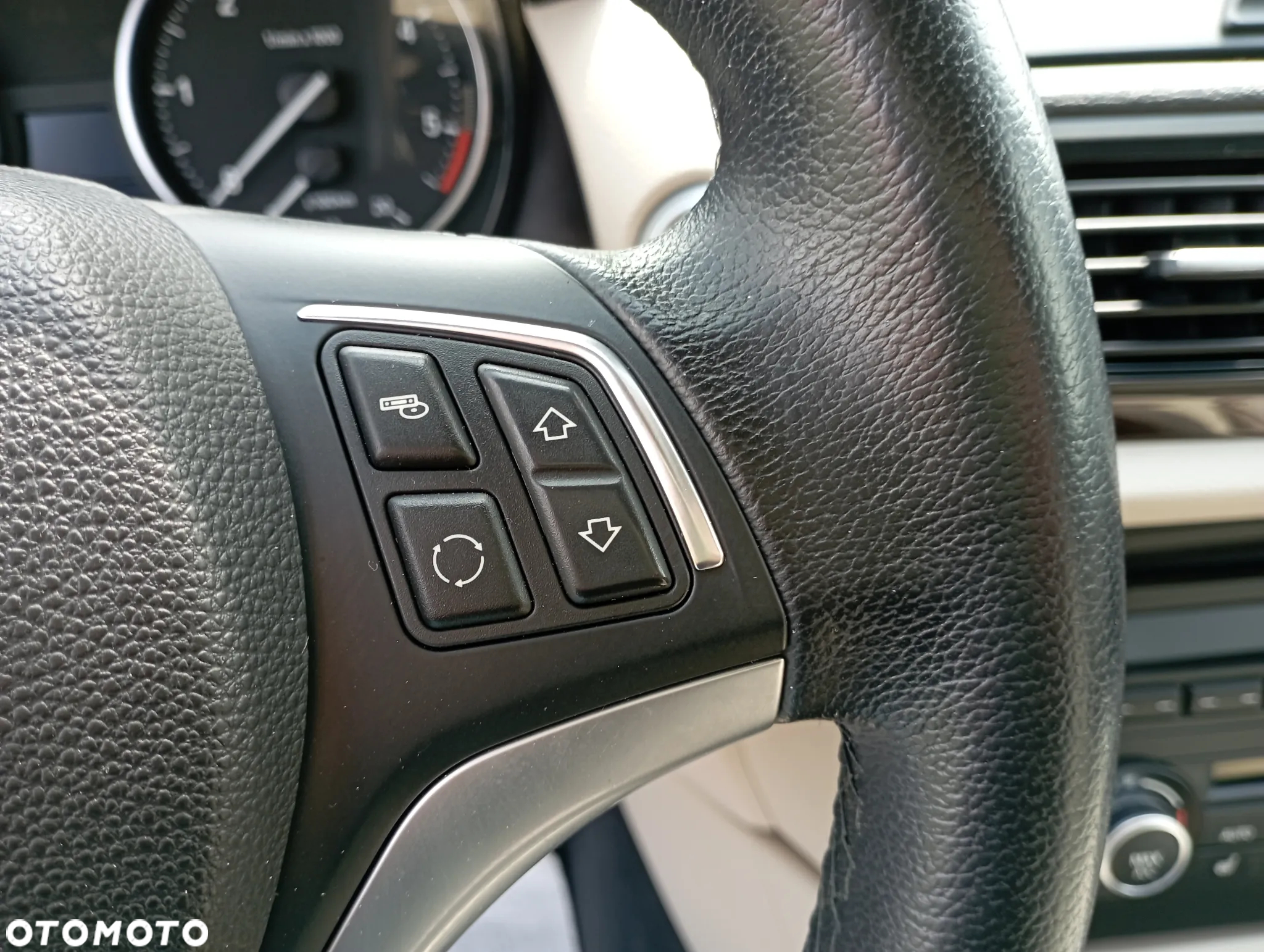 BMW X1 sDrive18d xLine - 25