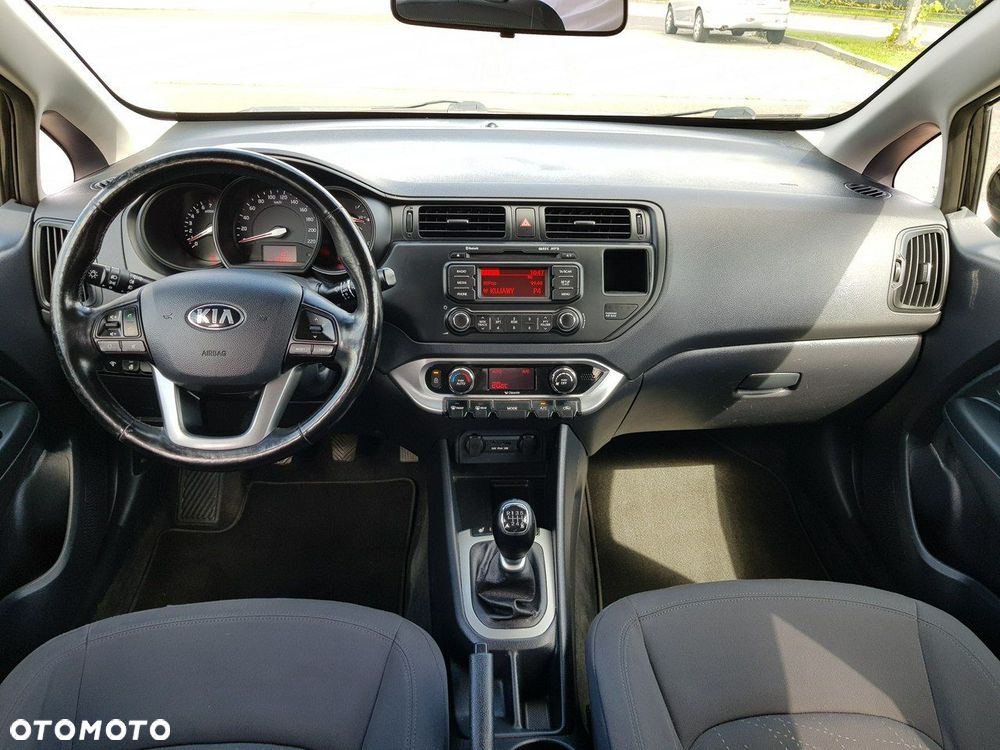 Kia Rio 1.4 Fifa World Cup Edition - 12