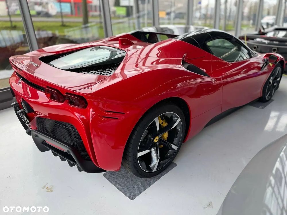 Ferrari SF90 Spider - 11
