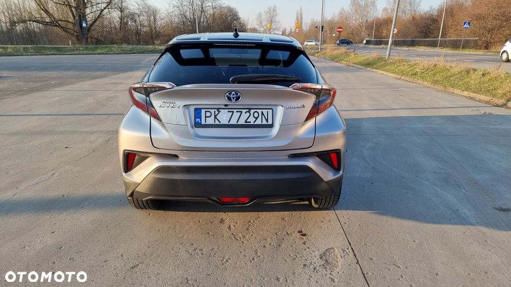 Toyota C-HR ver-1-8-hybrid-selection - 6