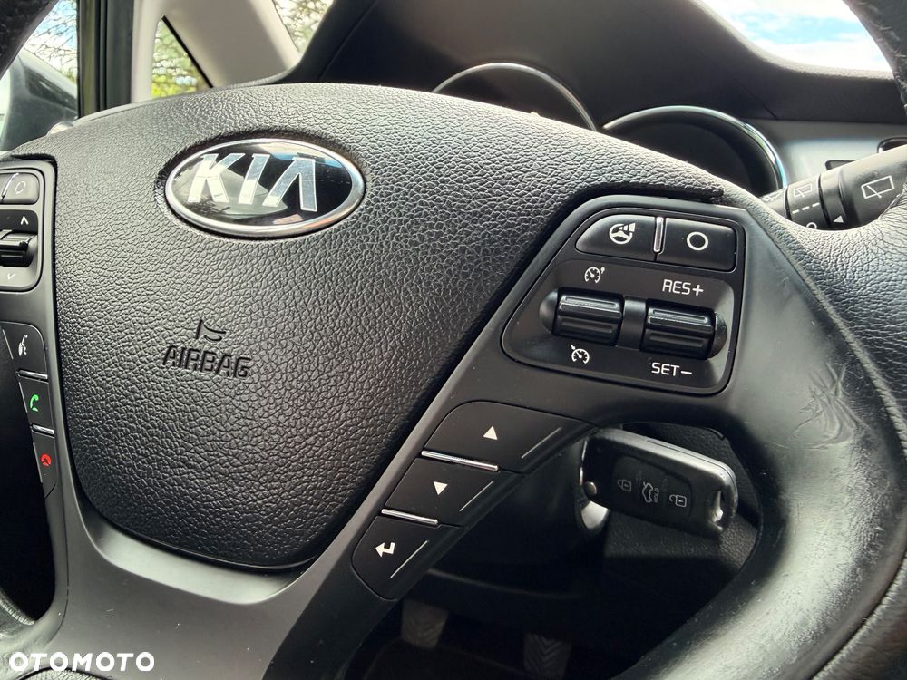 Kia Ceed 1.4 CVVT Dream-Team Edition - 27
