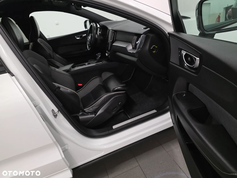 Volvo XC 60 D4 Geartronic RDesign - 31