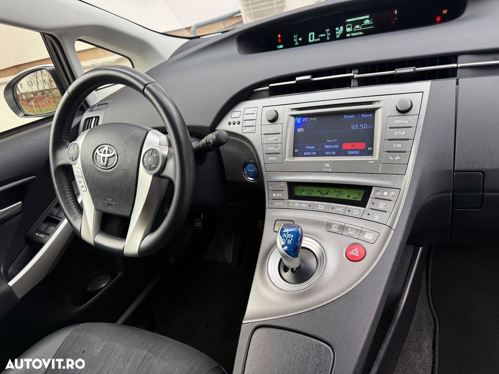 Toyota Prius Sol Plus - 8