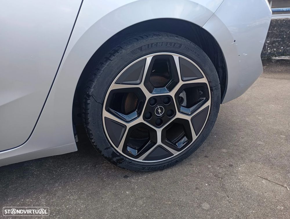 Opel Astra 1.2 T GS - 10