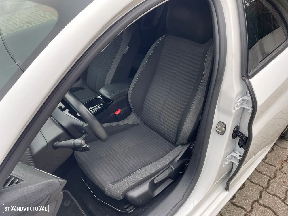 Peugeot e-208 E-Style - 25