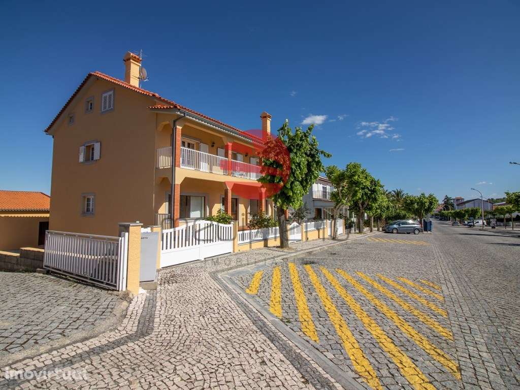 MORADIA V5 C/ LOJA COMERCIAL E GARAGEM - Grande imagem: 4/32