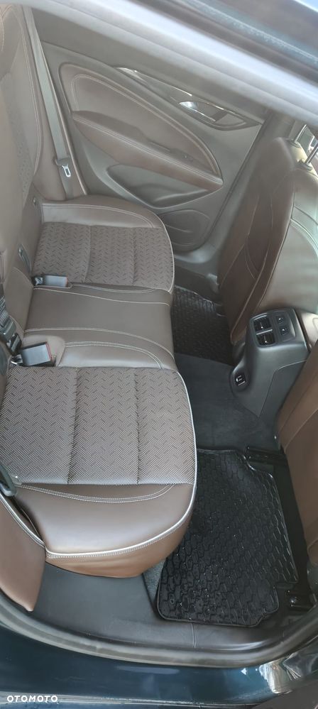 Opel Insignia 2.0 T 4x4 Exclusive S&S - 30