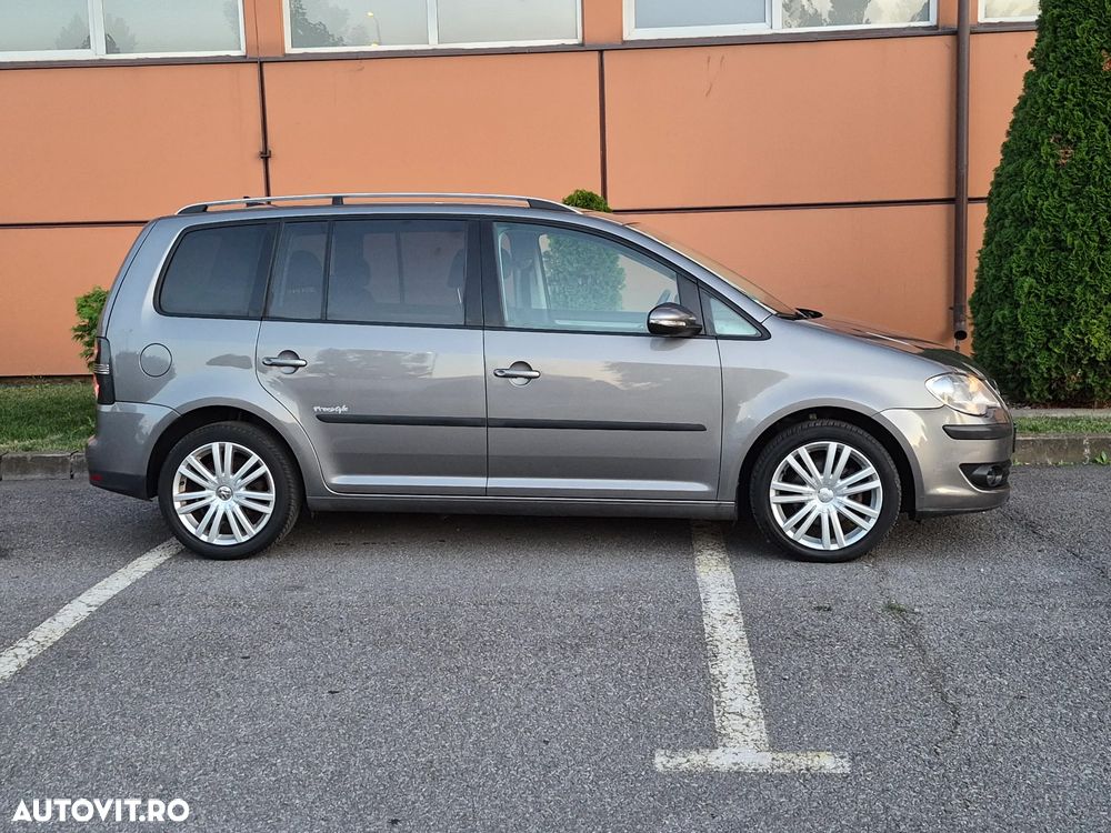 Volkswagen Touran 2.0 TDI Highline Aut - 13