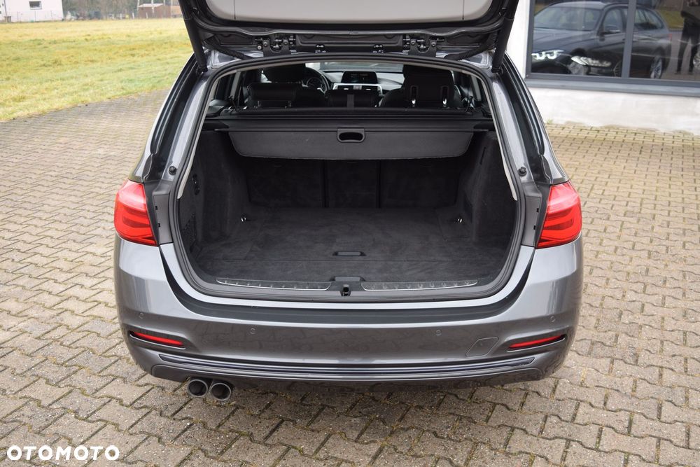 BMW Seria 3 320d xDrive Sport Line - 36