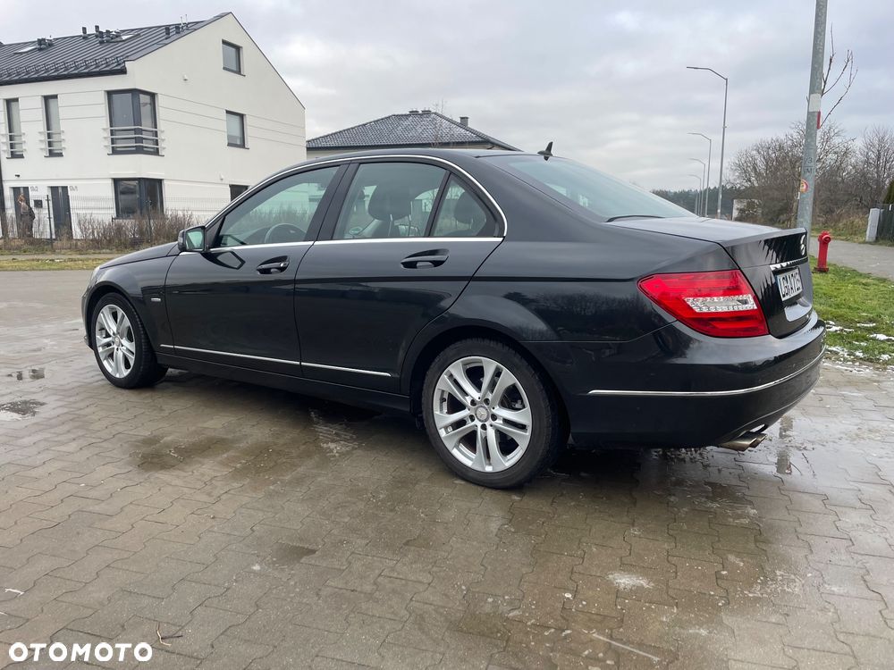 Mercedes-Benz Klasa C 180 CGI Automatik BlueEFFICIENCY Avantgarde - 28