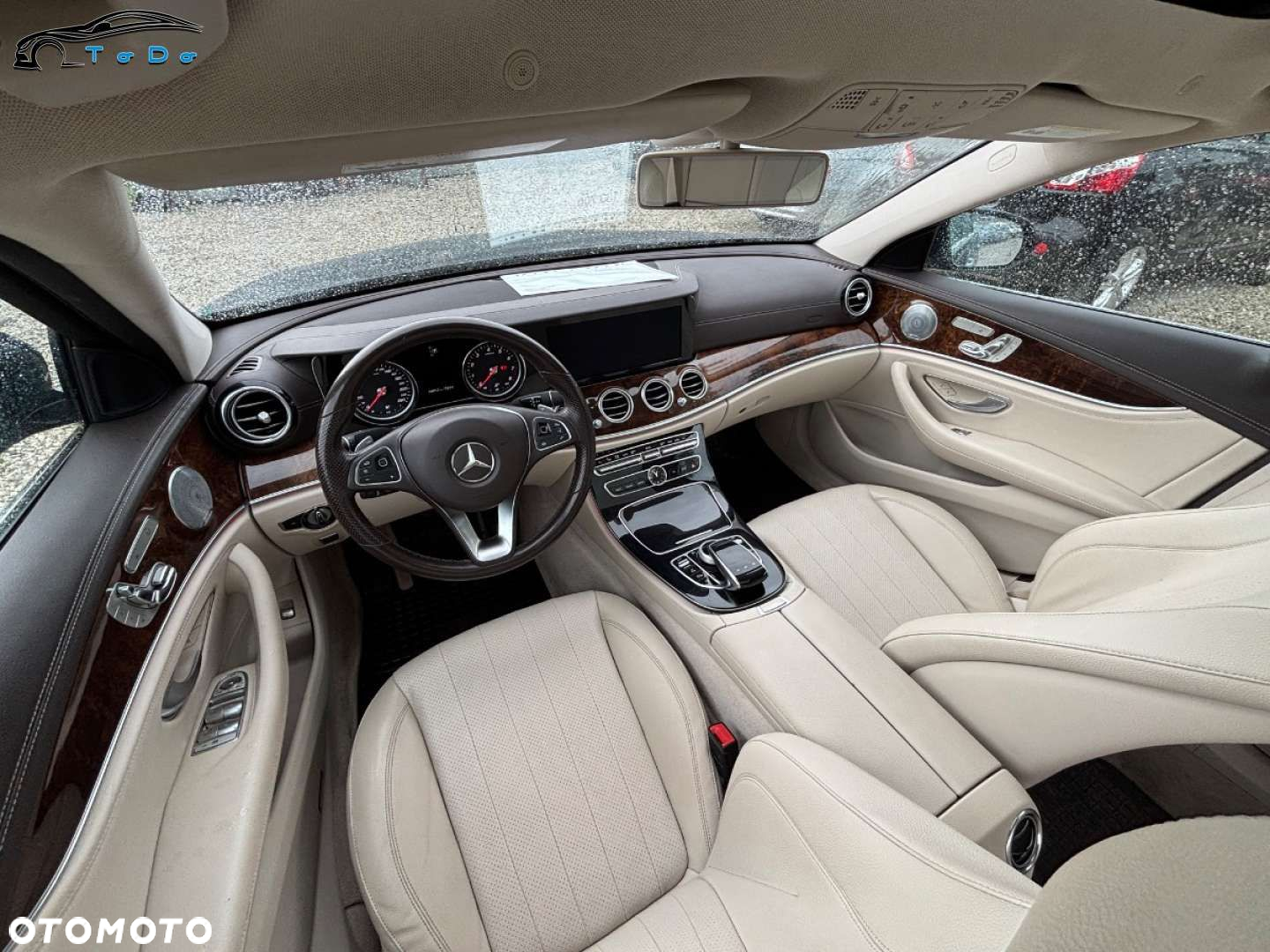 Mercedes-Benz Klasa E 300 9G-TRONIC - 21