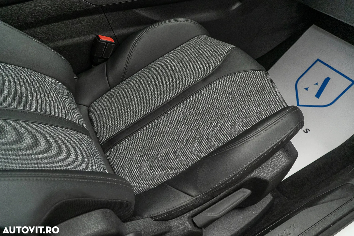 Peugeot 3008 1.2 PureTech S&S EAT8 Allure - 40