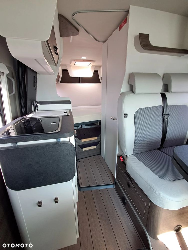 KNAUS VanTourer 600L Łóżko 195x190 Automat * Markiza * Hak * Radio 8"  4 osobowy - 21