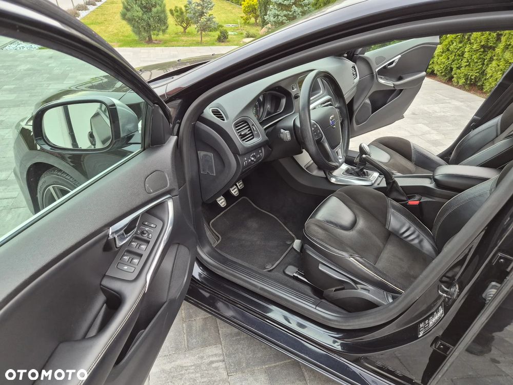 Volvo V40 T3 R Design - 5