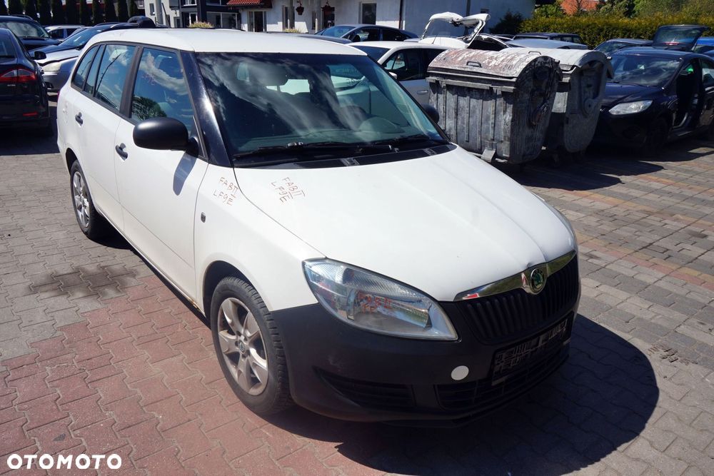SKODA FABIA II 545 LIFT KOMBI 2011 LF9E 1.2 TSI CBZA 86KM MFX BIAŁY na części - 7
