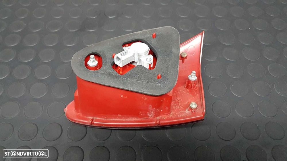 FAROLIM TRASEIRO ESQUERDO ALFA ROMEO 147 2000 -0046556346 - 5