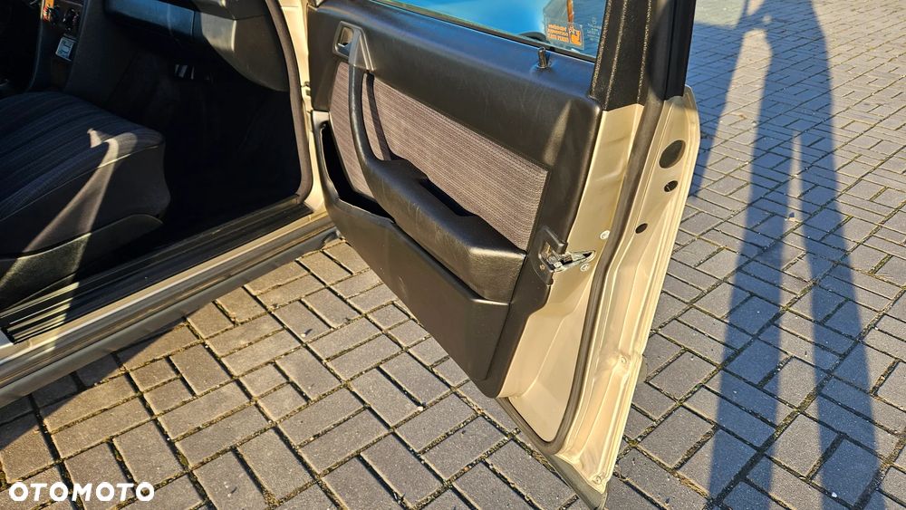 Mercedes-Benz W124 (1984-1993) - 17