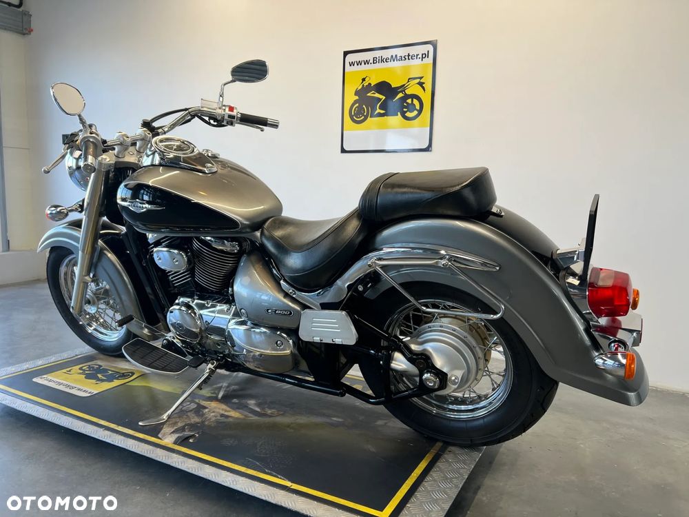 Suzuki Intruder - 5