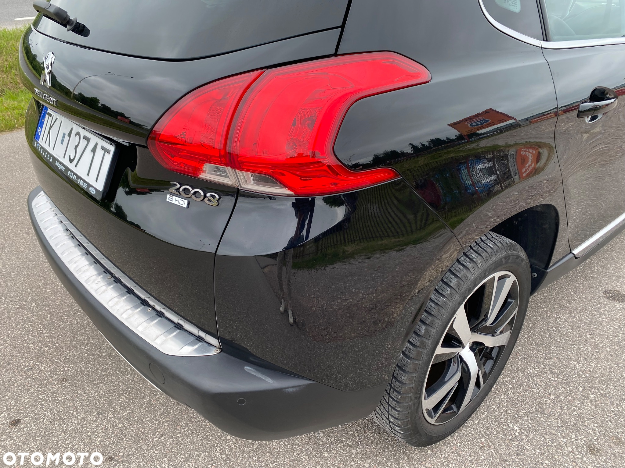 Peugeot 2008 1.6 e-HDi Allure S&S - 16