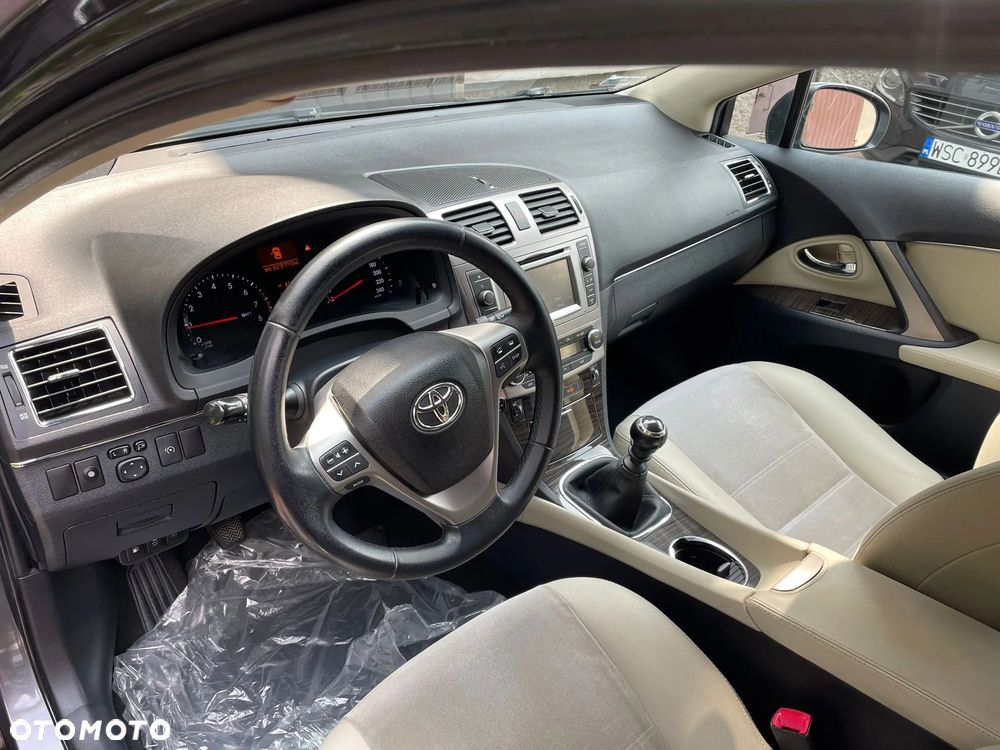 Toyota Avensis 1.8 Active - 8